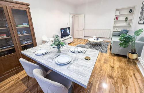 Stylish 2-Bedroom Apartment in Maida Vale near Little Venice & Paddington by NourNest Apartments - Foto 14