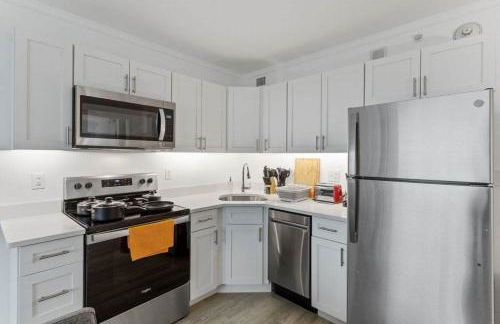 2BR Condo On The Boardwalk with 3 Baths CozySuites - Foto 16