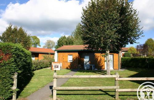 Chalet à Usson-en-Forez avec cheminée, animaux admis et terrasse - FR-1-496-163 - Foto 1