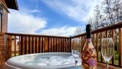 Deneb Lodge with Hot Tub - Foto 3