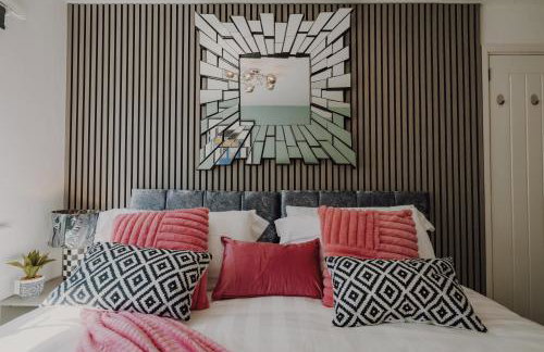 NovaCrest - Stylish 3 Bedroom with Parking - Sleeps 5 - Foto 4