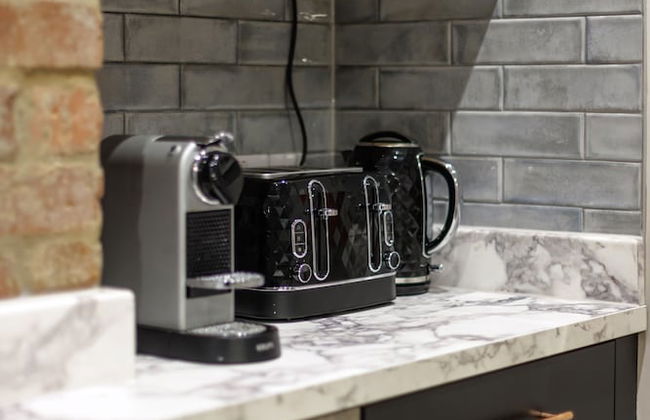 Beautiful 3 Bed House - Habita Property - Photo 15