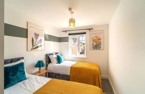 Charming 4 Bedroom House for 8 - Family Friendly - Fast WiFi - Parking - Photo 18