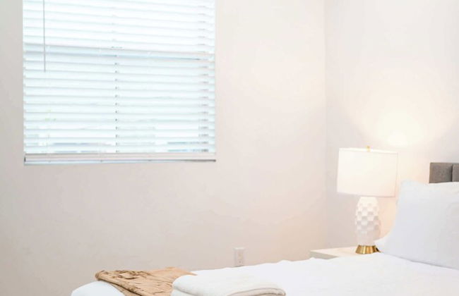 Not Affected by the Fire/modern 5BR Home With Full Amenities & Parking #2 - Foto 9