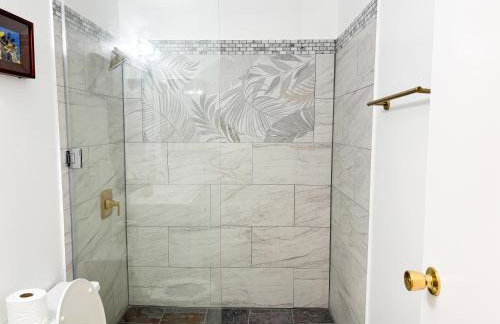 Blue ocean views, AC, 2B2B, Pool, 2 Min Magic sands Beach - Foto 22