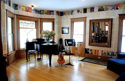 Charmingly Historic Cottage Rental Perfect for Large Groups in Aurora, New York - Foto 3