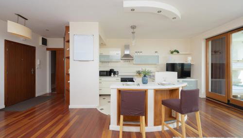 Cozy Apartment with Terrace Room near Warszawa Zachodnia by Noclegi Renters - Foto 3