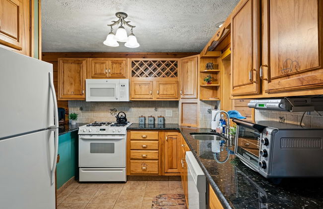 Deer Haven Cabin by Avantstay Waterfront Dock Firepit - Photo 7