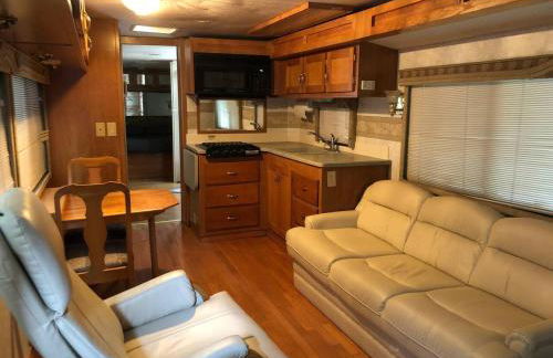 Private 1-bedroom RV, direct bus to NYC Manhattan only 2 blocks away, MetLife Stadium FIFA World Cup 25 minutes away - Foto 6