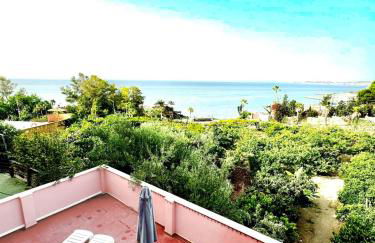 SUNNY HOUSE AT THE BEACH infinity pool shared - Foto 12