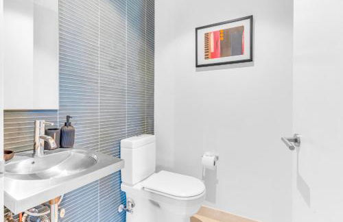 Elegant Midtown Retreat, City Views, Steps to Times Square - Foto 12