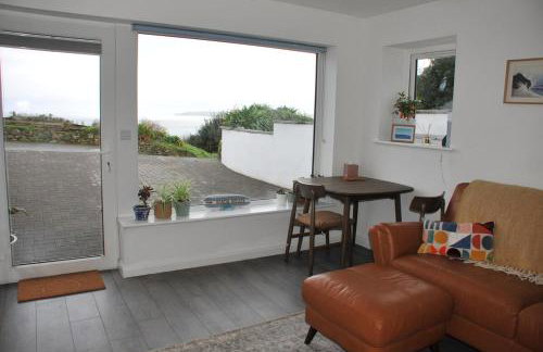 Bright & relaxed beach front studio flat - Photo 1