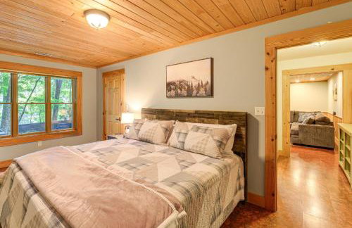 Luxe Mountain Escape with Hot Tub and Gym Near Boone! - Foto 27