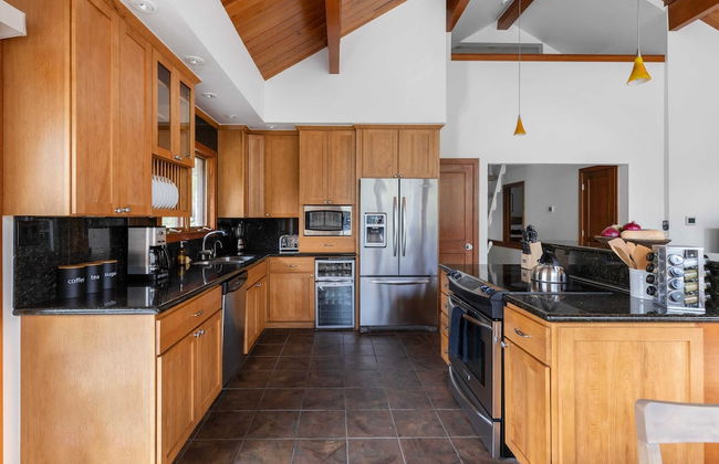 Bighorn by Avantstay Spacious Ski Cabin w/ Sprawling Porch, Views & Hot Tub! - Foto 4