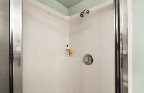 MacArthur Lakefront • Sunroom • Sleeps 6 - Foto 24