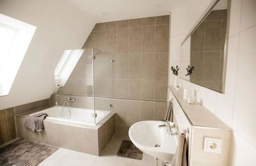 bonquartier - HOUSE 5BR - GARDEN - FOREST - TOP ROAD CONNECTION - Foto 12