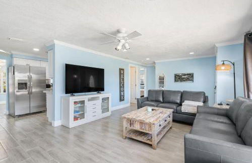 Relaxing 4 bedroom home with Pool - Photo 10