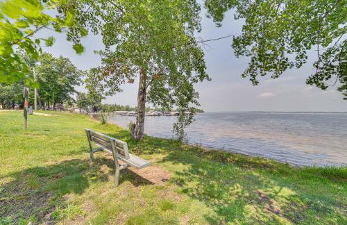 Prudenville Family Home with Game Room and Fire Pit! - Foto 24