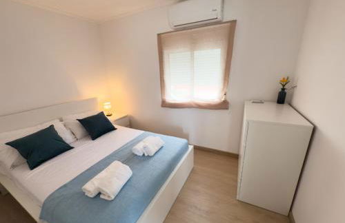 110 - Beachside Renovated 1BR apt 5 min from Beach - Photo 9