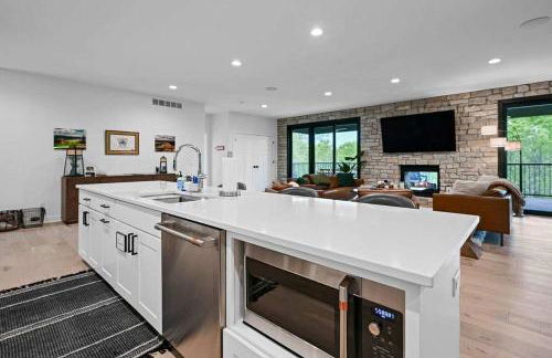 6BR Sand Valley Lodge with Hot Tub Bar & Putting Green - Foto 29