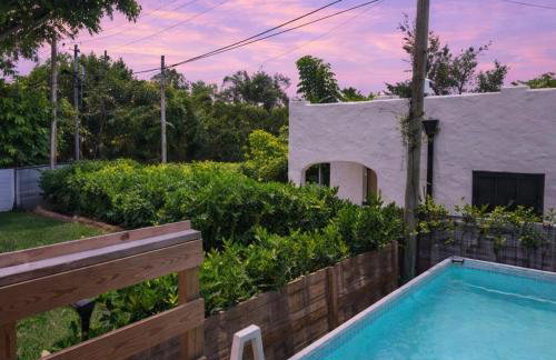 Elegant 3BR w Pool Near Downtown WPB - Foto 1