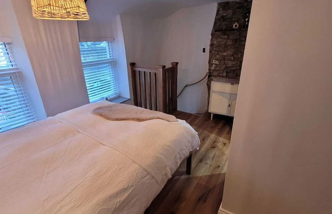 Charming 1-bed Cottage in Brynmenyn - Foto 6