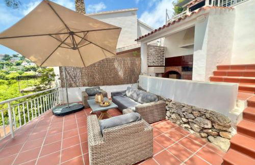 Preciosa Villa rodeada de pinos con vistas al mar - ServHouse - Photo 27