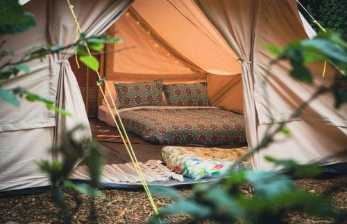 Wood Cabin & 4 Large Bell Tents - Hapus Hideaway - Foto 48