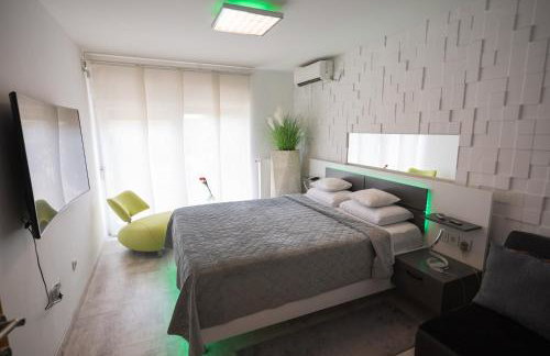 Apartment PLAZA -Wallbox 11kW- Private SPA- Jacuzzi, Infrared Sauna, Luxury massage chair, Parking, Entry with PIN 0 - 24h, FREE CANCELLATION 24 hours before Check In,Premium pillows and mattress - Photo 55