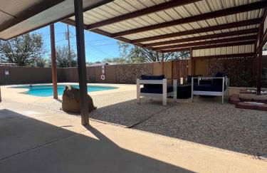 Midland Luxe, Pool, Fire Pit, Workspace, Pool Table - Foto 44