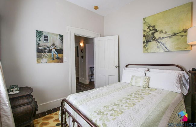 Artist's House Upper Apt Walk to Forsyth - Photo 15