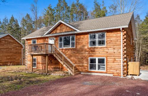 Cozy Cinema Cabin - Hot Tub and More - Foto 1