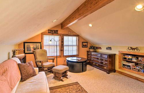 Private Family Home with Deck, Porch and Forest Views! - Foto 6