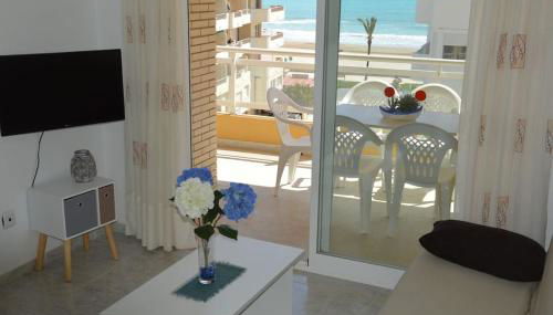 Apartamento céntrico en la playa con piscina. - Foto 2