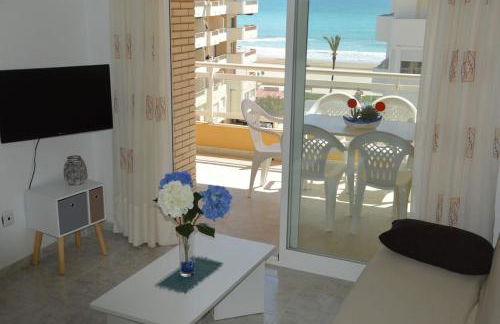 Apartamento céntrico en la playa con piscina. - Foto 2