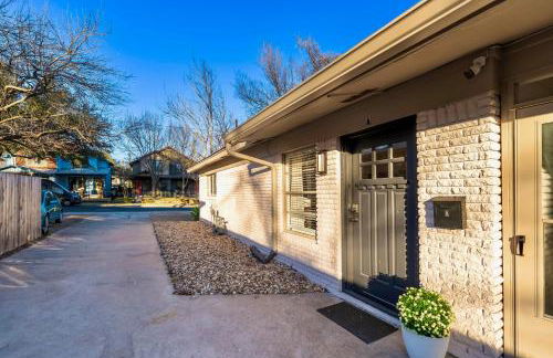 Walk to Campus Creekside Austin Duplex! - Foto 23