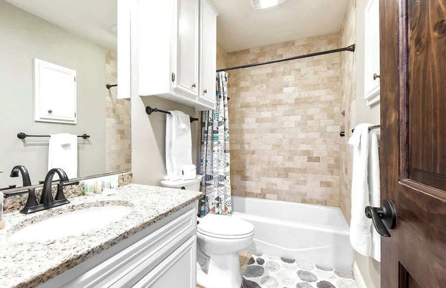 Luxury on Lake LBJ With Hot Tub Firepit & Boat Slip - Foto 32