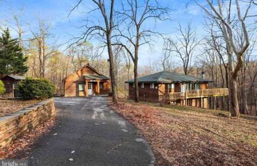 Two Cabins Retreat in Woods Resort - Dog-Friendly - Foto 1