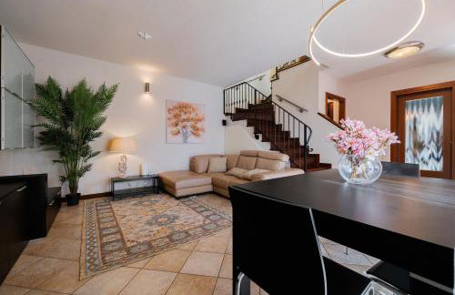 Casa di Iaio - 90m2 apt con Wi-Fi, Netflix, Home Cinema & Parcheggio Privato incluso - Foto 2