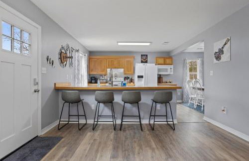 Waterfront Home with Pool, Hot Tub and Game Area - Foto 14