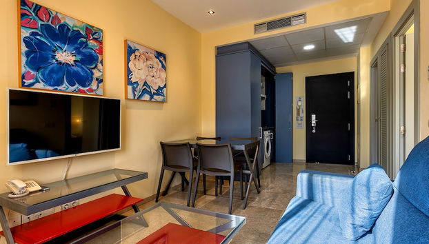 Apartamentos Vértice Sevilla Aljarafe - Photo 4, Room