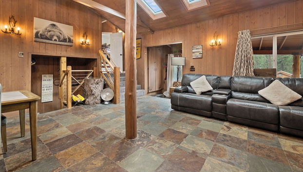 Louie Bear - Foto 2, Vestíbulo