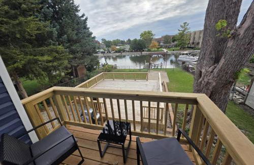 3BR 2BTH Waterfront Vacation Rental on Riverwalk to Downtown McHenry with Pier - Foto 3