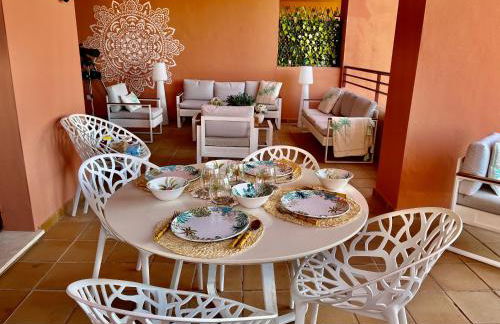 Estrella de Mar zeezicht en uitkijk op Gibraltar 40m2 terras incl zwembad Las Garzas Manilva - Photo 3