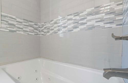 Oversized Family Beach Block Duplex with Game Room - Foto 30