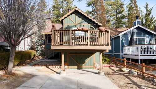 Big Bear Cottage - Walk to Lake, Smart TV, Fireplace, Deck - Foto 2