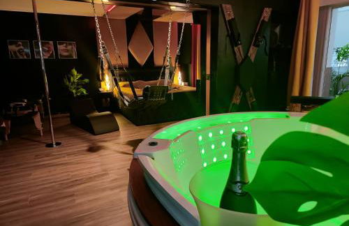 La loveroom bdsm de Nice " la chambre luxe des désirs " - Foto 1