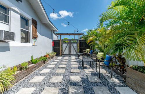 Cozy 1BR • Courtyard + Shared Deck - Foto 27