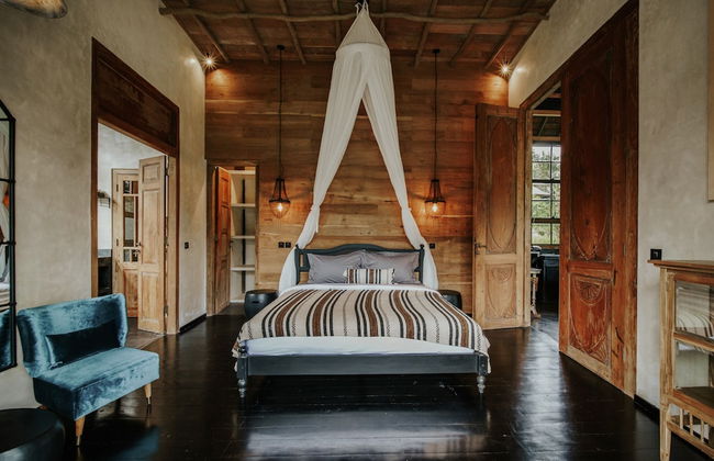 Exceptional 9BR Incredible Jungle View, River Access - Photo 15