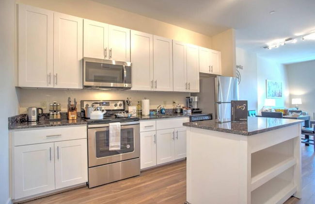 Walk Score 91 Balcony Near King ST - Photo 6